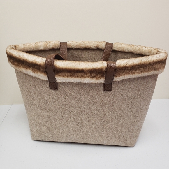 Barnes & Noble Large Tote Bag Faux Fur - Picture 2 of 12